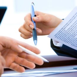 Kdy vám při prodeji nemovitosti paradoxně zúžení SJM nepomůže – rodinná domácnost